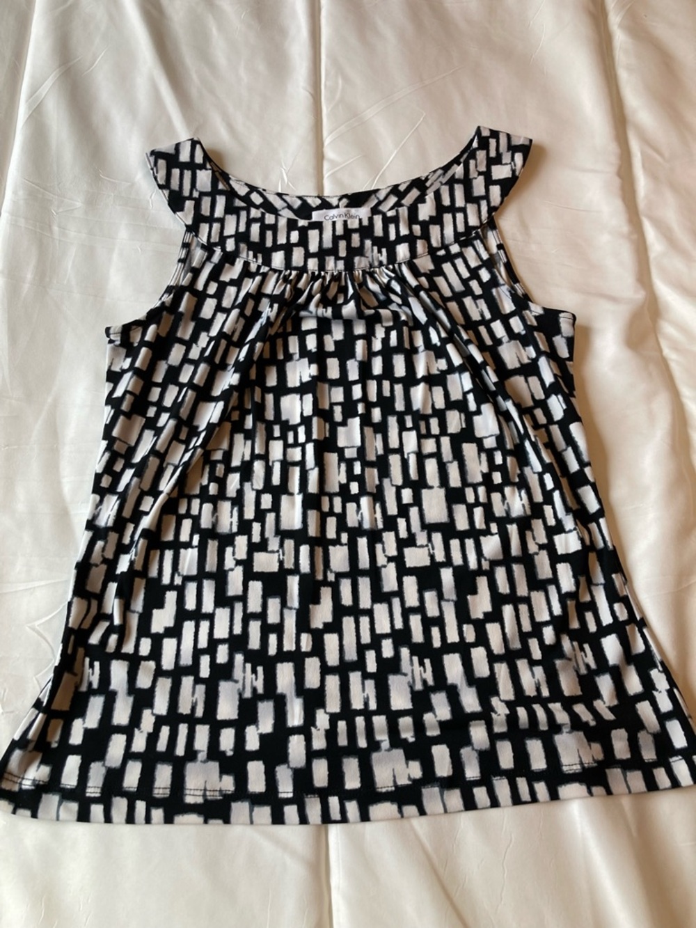 Calvin Klein Black and White Geometric Sleeveless Tank Camisole - size XS - Picture 3 of 8